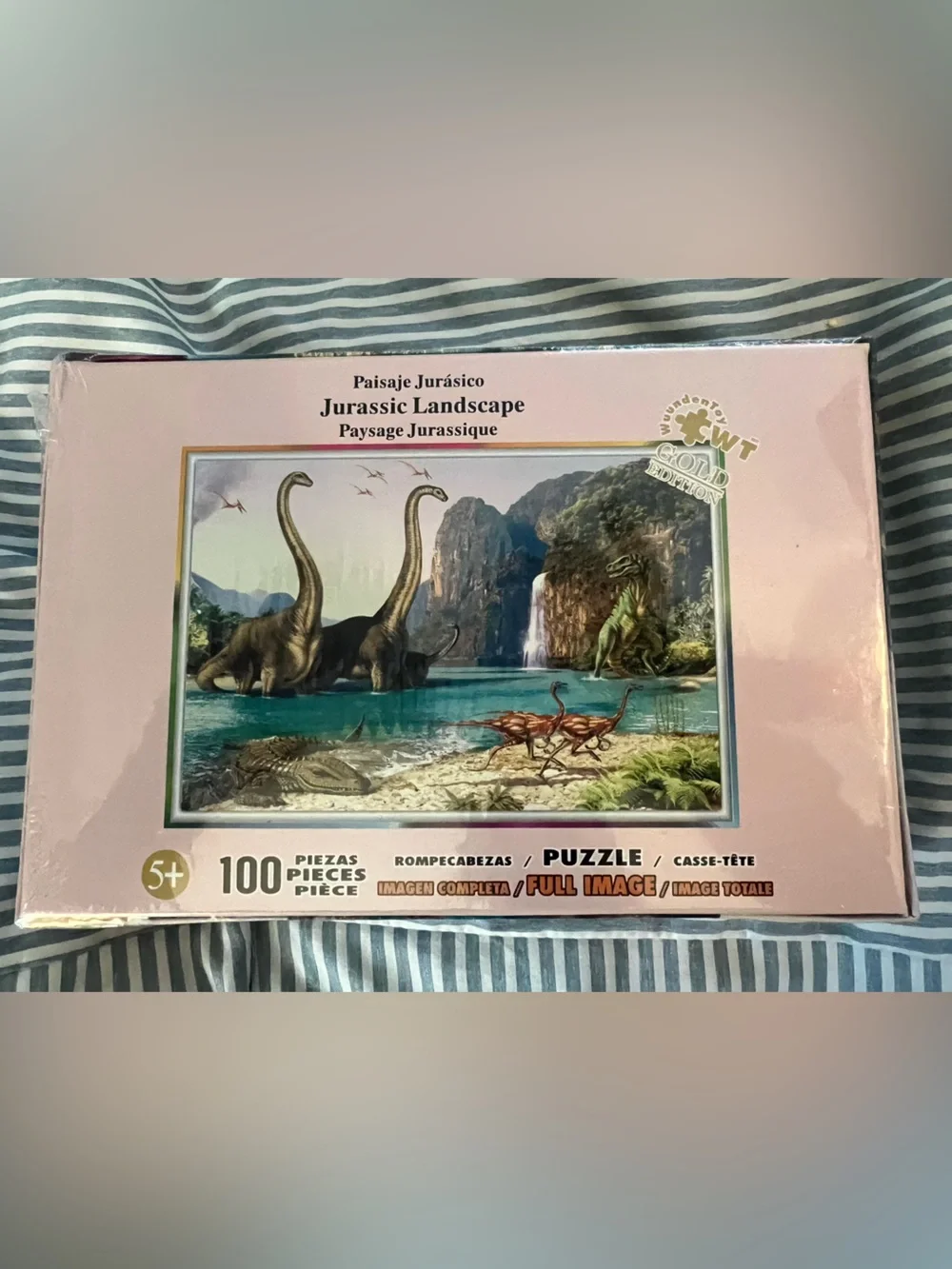 New in plastic wrap Jurassic dinosaur Landscape 100 piece Puzzle